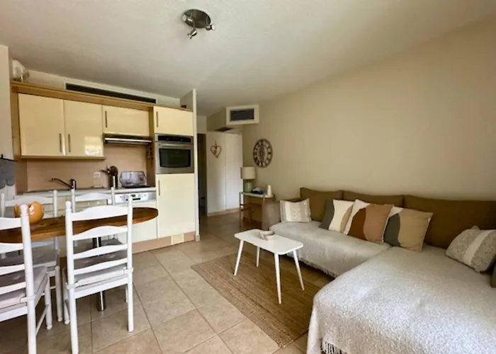 Renovated With Balcony Appartement *